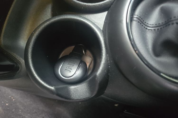 Used MINI 2023 Updated 2.0T COOPER S Artist Interior 1