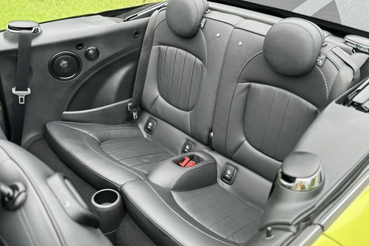Used MINI 2023 Second Facelift 2.0T COOPER S CABRIO Artist Interior 10