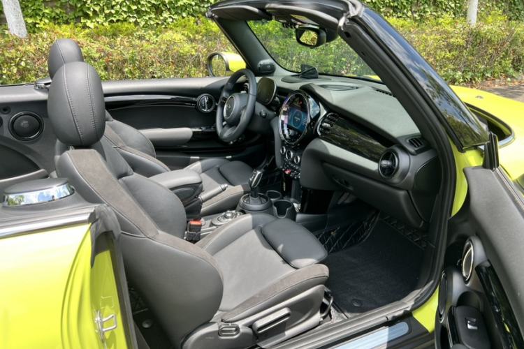 Used MINI 2023 Revised 1.5T COOPER CABRIO Artist Interior 10