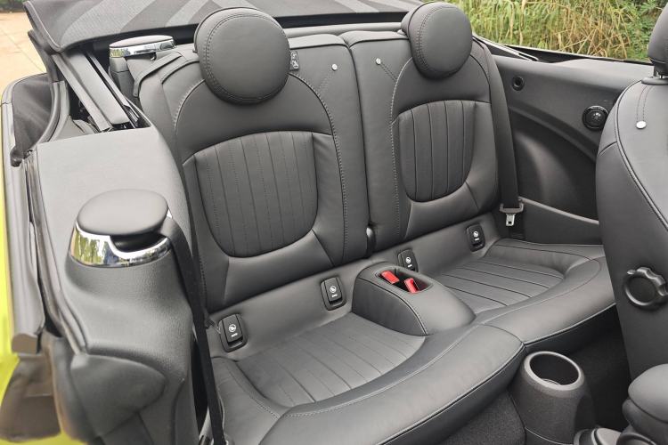 Used MINI 2023 2.0T COOPER S CABRIO Artist Interior 11
