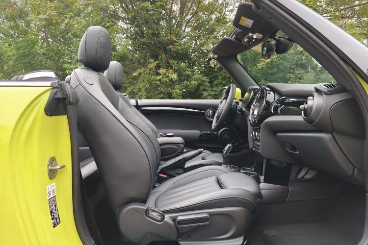 Used MINI 2023 2.0T COOPER S CABRIO Artist Interior 12