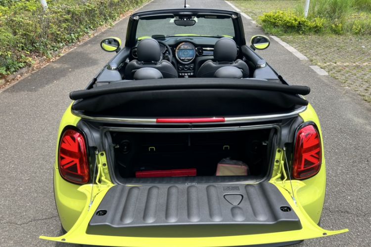 Used MINI 2023 Revised 1.5T COOPER CABRIO Artist Interior 2