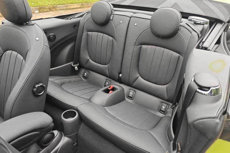 Used MINI 2023 2.0T COOPER S CABRIO Artist Interior 2