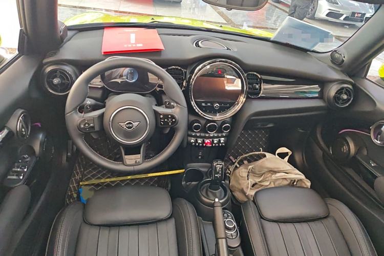 Used MINI 2023 Second Facelift 2.0T COOPER S CABRIO Artist Interior 2