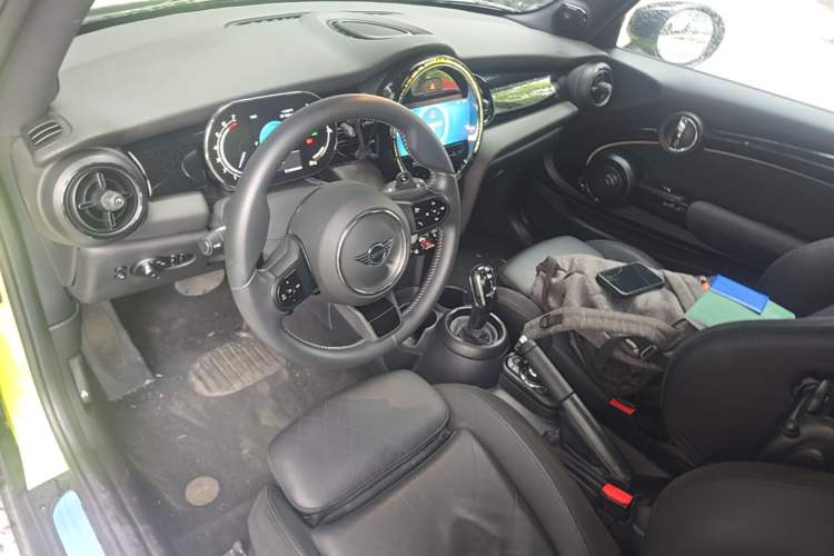 Used MINI 2023 Updated 2.0T COOPER S Artist Interior 2