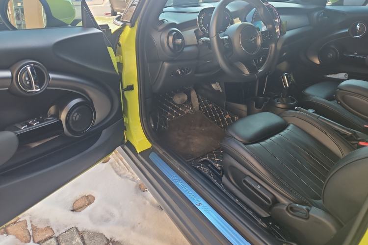 Used MINI 2023 Revised 2.0T COOPER S CABRIO Artist Interior 3