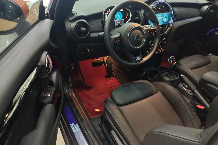 Used MINI 2023 1.5T COOPER Midnight Escape Special Edition Interior 3