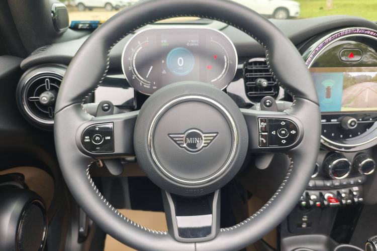 Used MINI 2023 2.0T COOPER S CABRIO Artist Interior 3