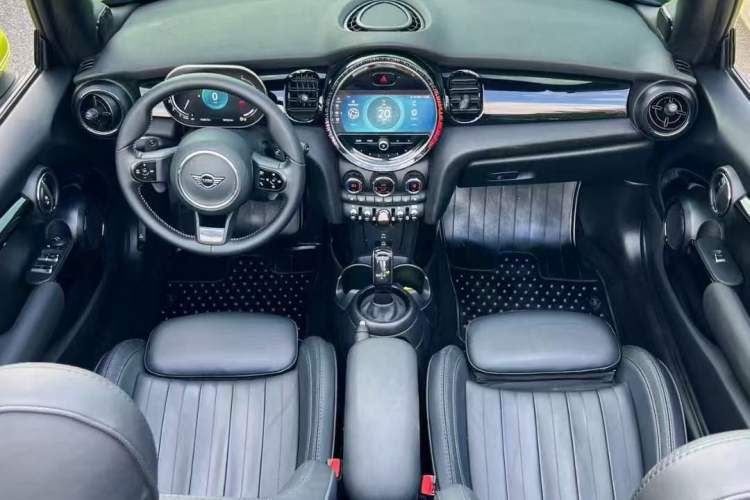 Used MINI 2023 Second Facelift 2.0T COOPER S CABRIO Artist Interior 4