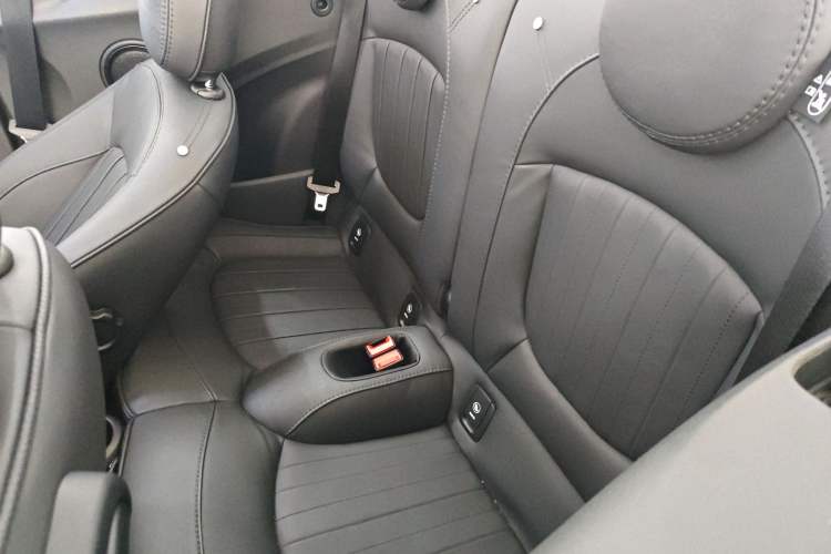 Used MINI 2023 Second Facelift 2.0T COOPER S CABRIO Artist Interior 4