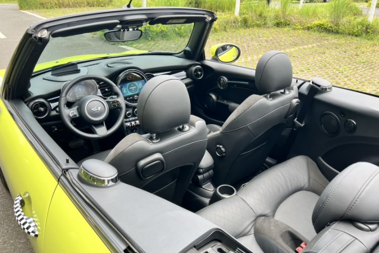 Used MINI 2023 Revised 1.5T COOPER CABRIO Artist Interior 5
