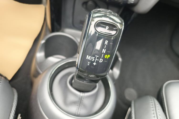 Used MINI 2023 2.0T COOPER S CABRIO Artist Interior 6