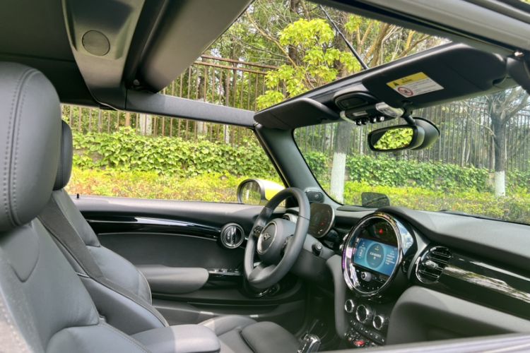 Used MINI 2023 Revised 1.5T COOPER CABRIO Artist Interior 7