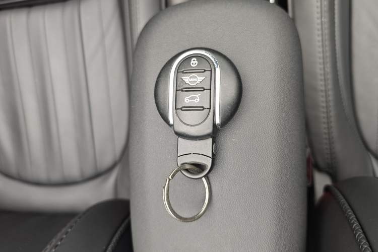Used MINI 2023 2.0T COOPER S CABRIO Artist Interior 7