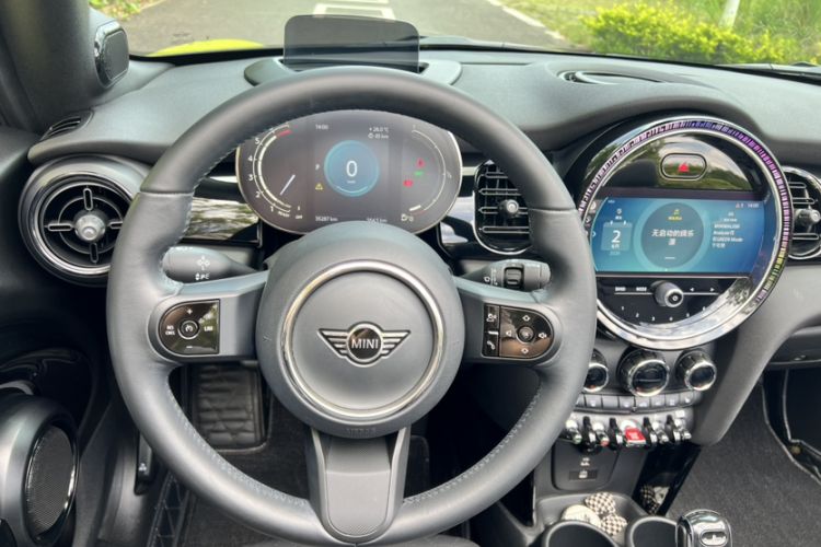 Used MINI 2023 Revised 1.5T COOPER CABRIO Artist Interior 8