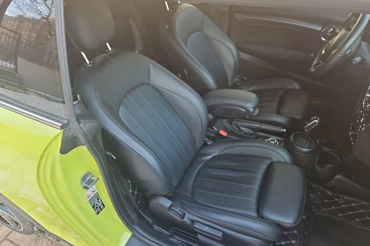 Used MINI 2023 Revised 2.0T COOPER S CABRIO Artist Interior 9