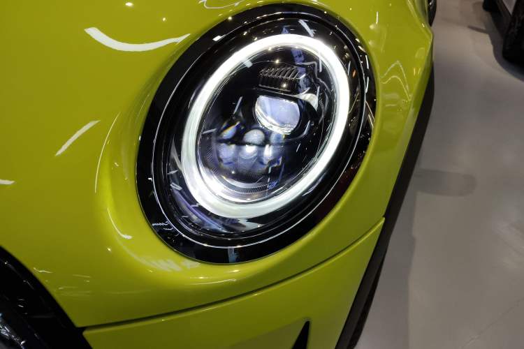 Used MINI 2023 Updated 1.5T COOPER Artist Five-Door Edition Left Front Headlight
