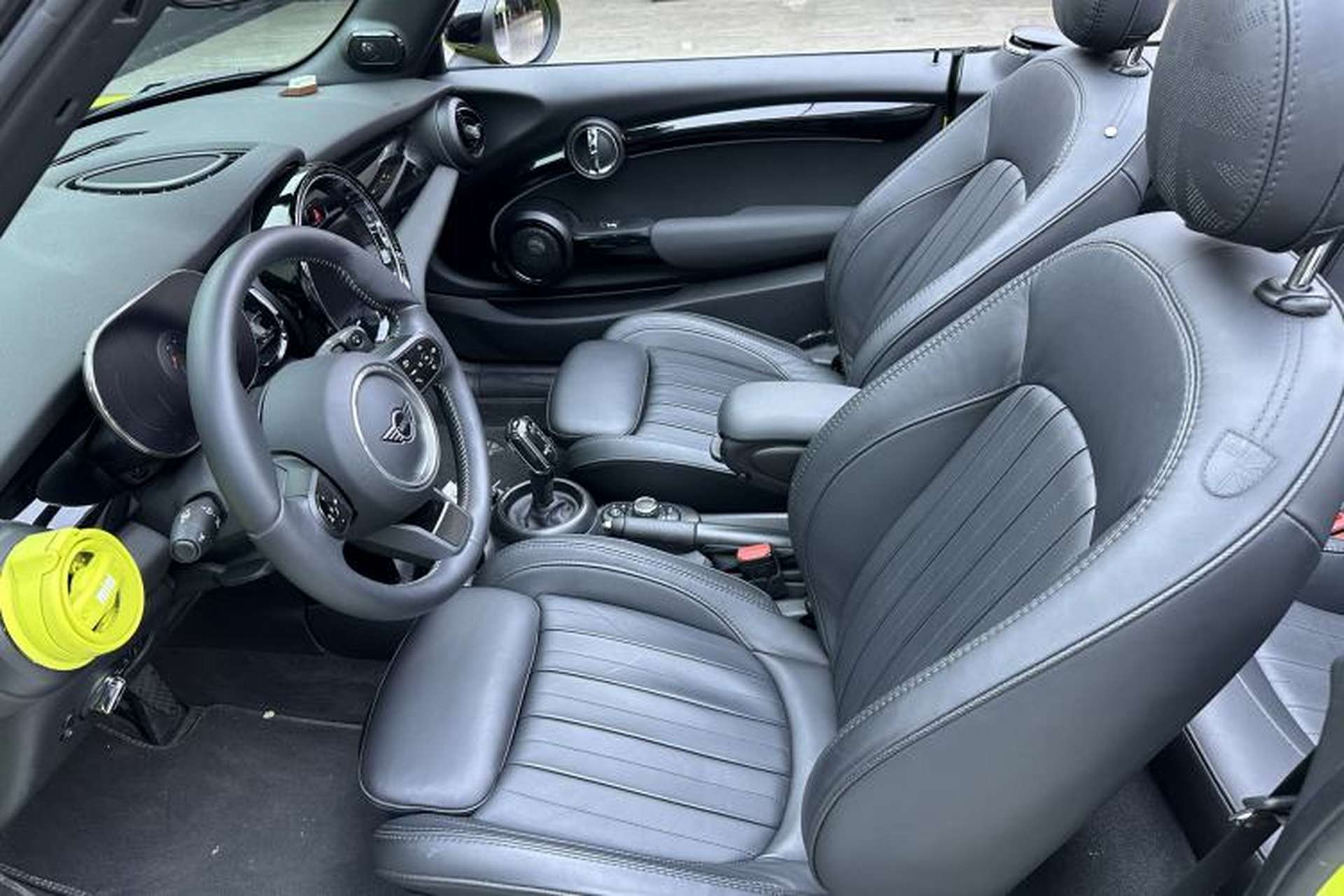 Used MINI 2023 Second Facelift 2.0T COOPER S CABRIO Artist Left Front Seat