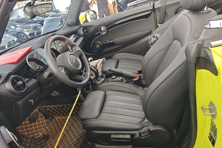 Used MINI 2023 Second Facelift 2.0T COOPER S CABRIO Artist Left Front Seat