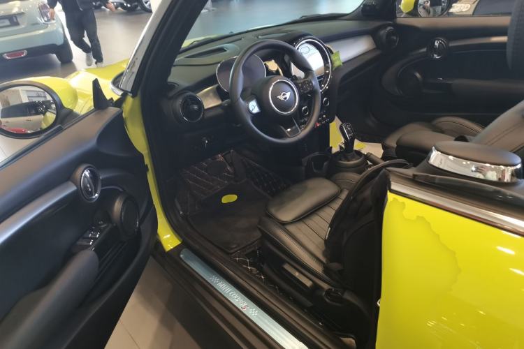 Used MINI 2023 Revised 2.0T COOPER S CABRIO Artist Left Front Seat