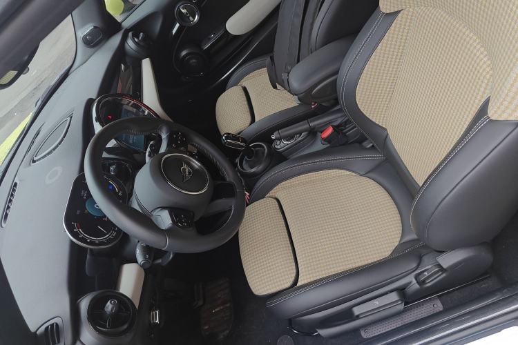 Used MINI 2023 Second Facelift 2.0T COOPER S CABRIO Artist Left Front Seat