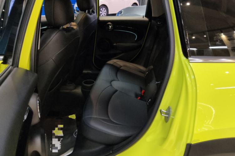 Used MINI 2023 Updated 1.5T COOPER Artist Five-Door Edition Left Rear Seat