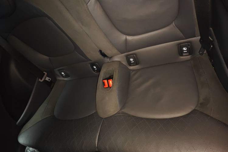 Used MINI 2023 Revised 1.5T COOPER CABRIO Artist Left Rear Seat