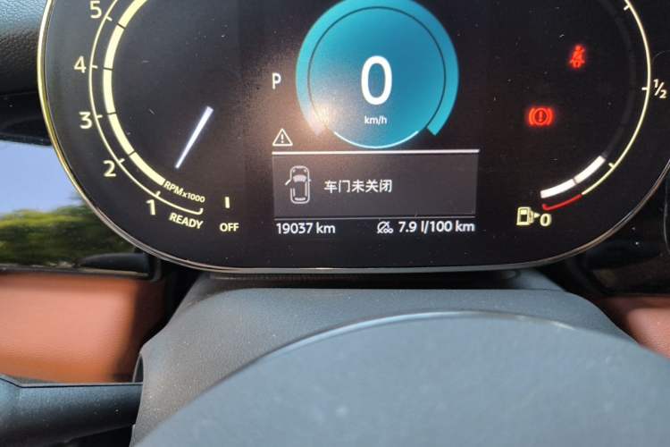 Used MINI 2023 Revised 1.5T COOPER CABRIO Artist Odometer Close Up