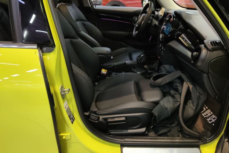 Used MINI 2023 Updated 1.5T COOPER Artist Five-Door Edition Right Front Seat