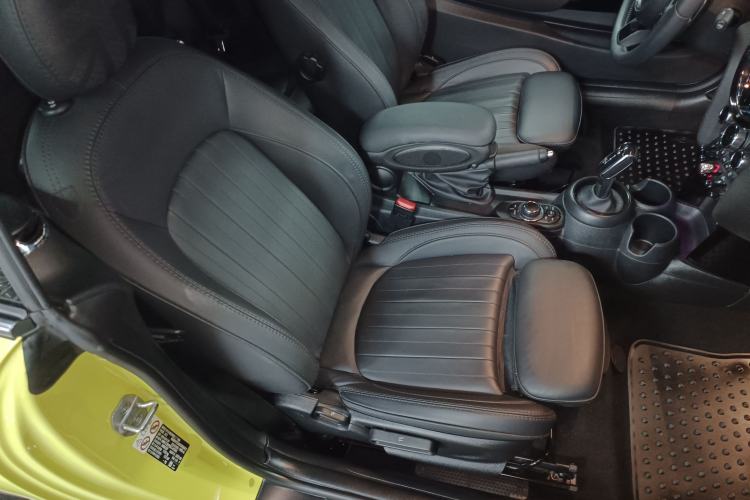 Used MINI 2023 Second Facelift 2.0T COOPER S CABRIO Artist Right Front Seat