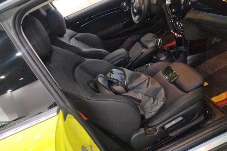 Used MINI 2023 Updated 1.5T COOPER Artist Right Front Seat