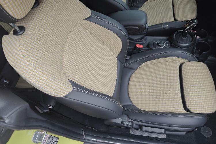 Used MINI 2023 Second Facelift 2.0T COOPER S CABRIO Artist Right Front Seat