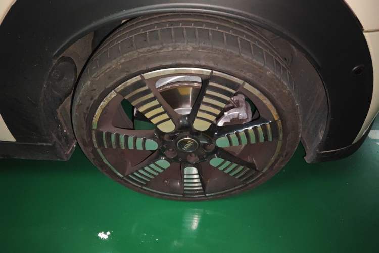 Used MINI 2023 Facelift 2.0T COOPER S Artist Five-Door Edition Right Front Wheel Hub