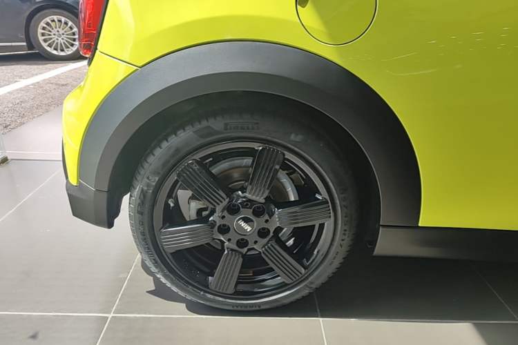 Used MINI 2023 1.5T COOPER Artist Right Rear Wheel Hub