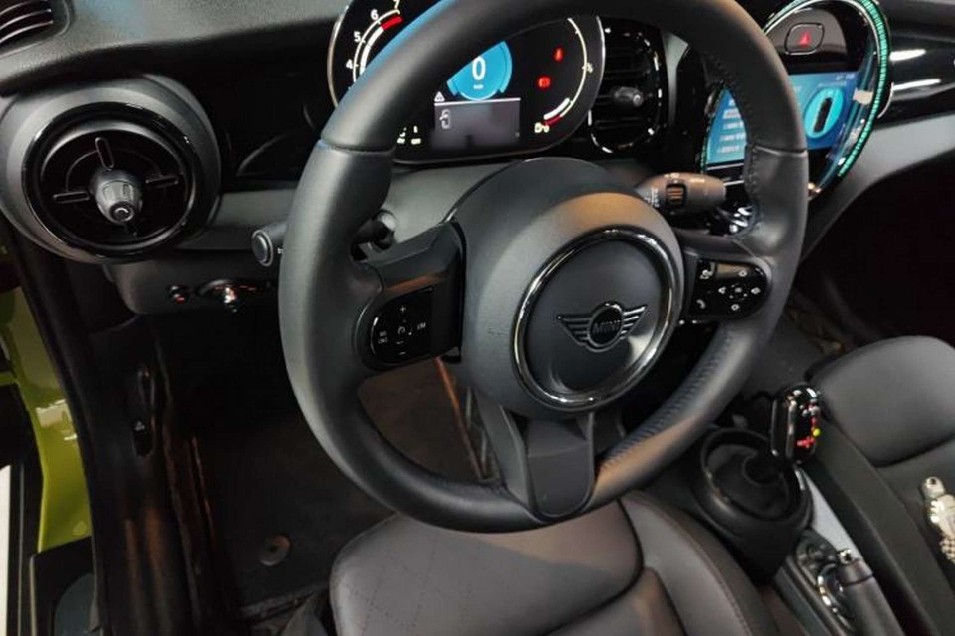Used MINI 2023 Revised 1.5T COOPER CABRIO Artist Steering Wheel