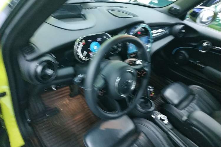 Used MINI 2023 2.0T COOPER S CABRIO Artist Steering Wheel