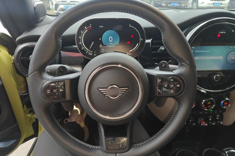 Used MINI 2023 Second Facelift 2.0T COOPER S CABRIO Artist Steering Wheel
