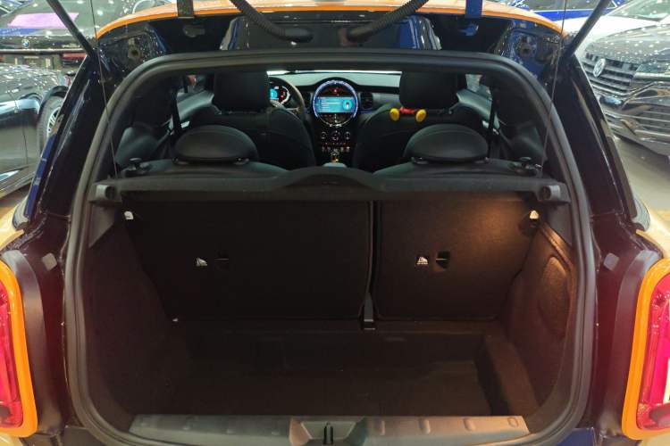 Used MINI 2023 1.5T COOPER Midnight Escape Special Edition Trunk