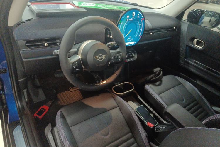 Used MINI 2025 1.5T COOPER Classic Edition Center Console