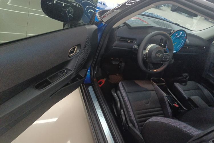 Used MINI 2025 1.5T COOPER Classic Edition Driver Seat