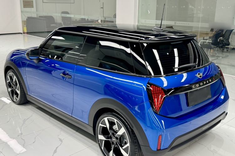 Used MINI 2025 2.0T COOPER S Artist Exterior 2