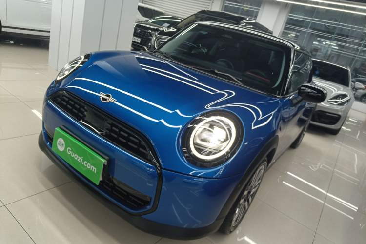 Used MINI 2025 1.5T COOPER Classic Edition Front Left 45 Deg