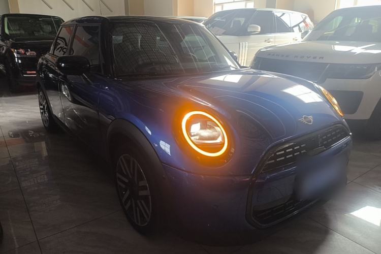 Used MINI 2025 1.5T COOPER Classic Edition Five-Door Version Front Right 45 Deg