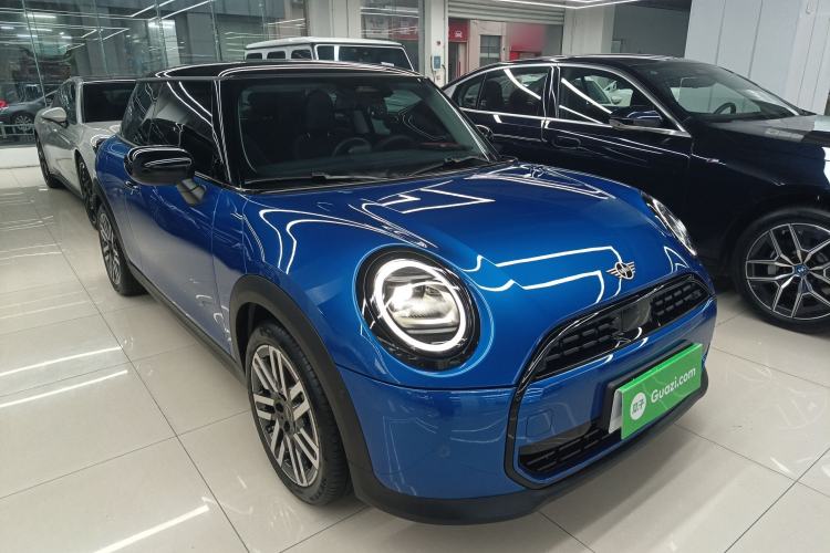 Used MINI 2025 1.5T COOPER Classic Edition Front Right 45 Deg