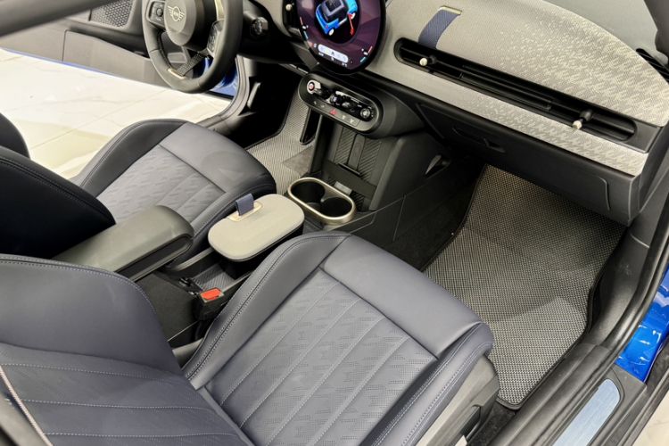 Used MINI 2025 2.0T COOPER S Artist Interior 4