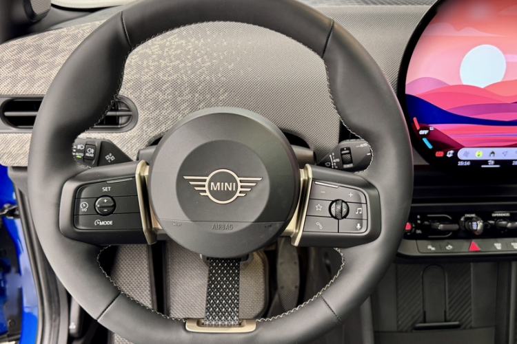 Used MINI 2025 2.0T COOPER S Artist Interior 5