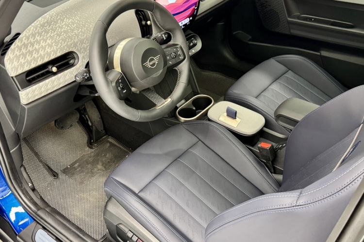 Used MINI 2025 2.0T COOPER S Artist Interior 7