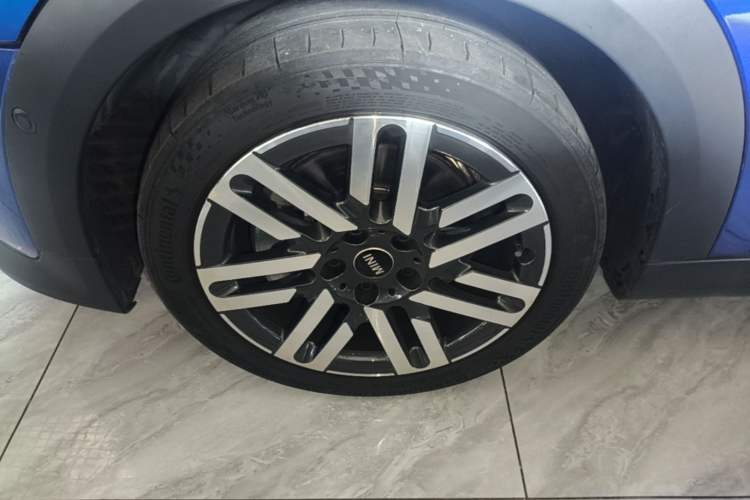 Used MINI 2025 1.5T COOPER Classic Edition Five-Door Version Left Front Wheel Hub
