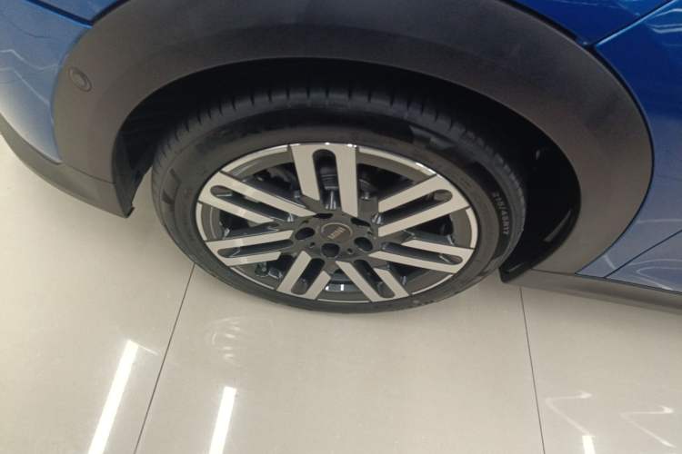 Used MINI 2025 1.5T COOPER Classic Edition Left Front Wheel Hub