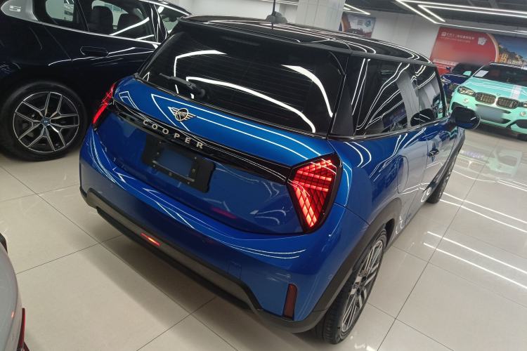 Used MINI 2025 1.5T COOPER Classic Edition Rear Right 45 Deg